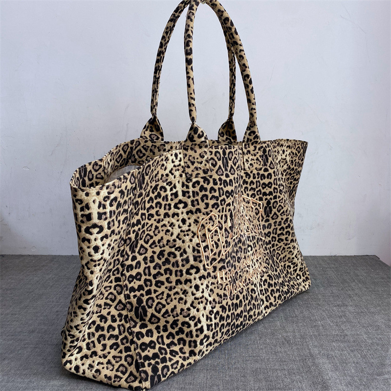 Embroidery Canvas - Unisex canvas draagtas met luipaardprint en