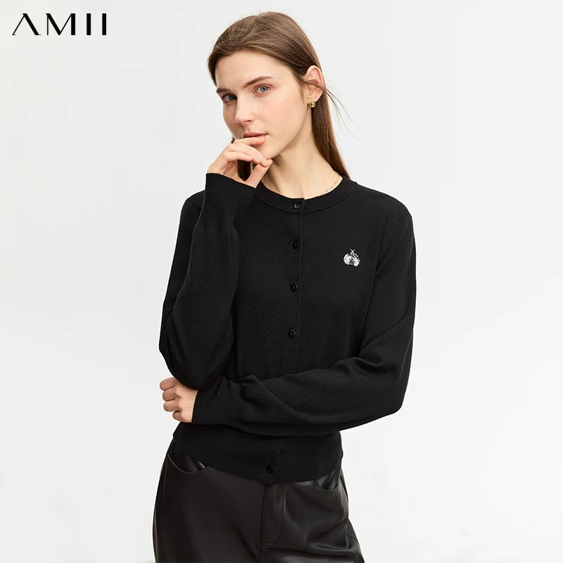Embroidery Lady Bug - AMII Minimalistische wollen trui voor dames,