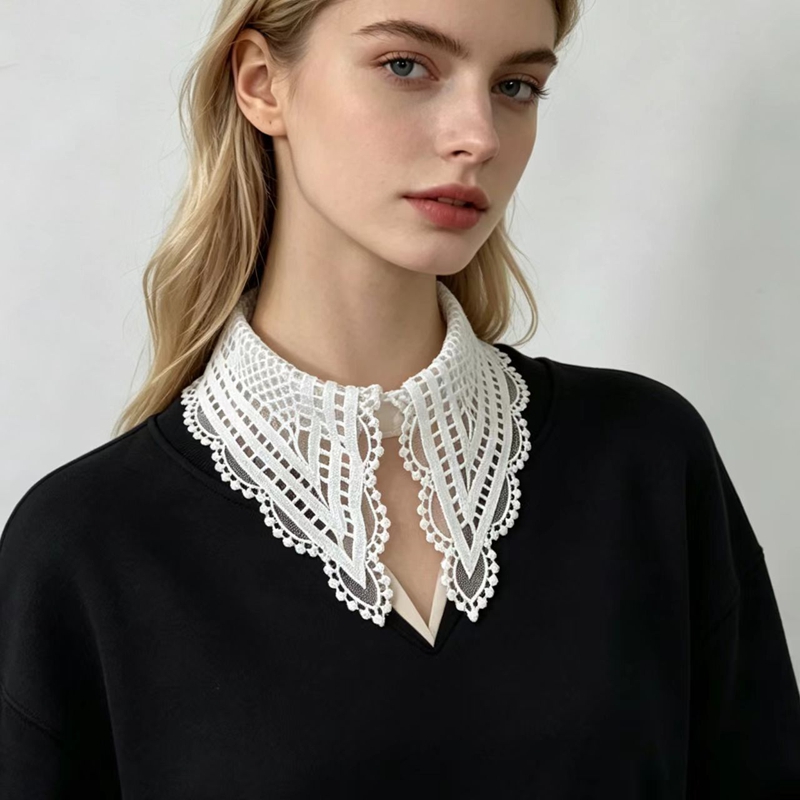 Embroidery Origin - Dames witte geruite valse kraag met